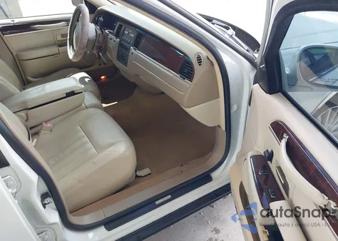 2006 Lincoln Town Car Signature из США, поврежденный, VIN 1LNHM81W36Y602874